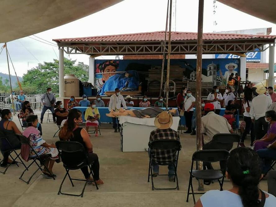 Al menos 158 parteras tradicionales cuentan con reconocimiento de los Servicios de Salud de Oaxaca en la Cuenca. Foto: Antonio Mundaca