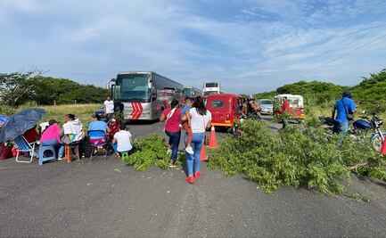 Pobladores de San Dionisio del Mar exigen solución al conflicto agrario con Chicapa de Castro; bloquean carretera Panamericana  