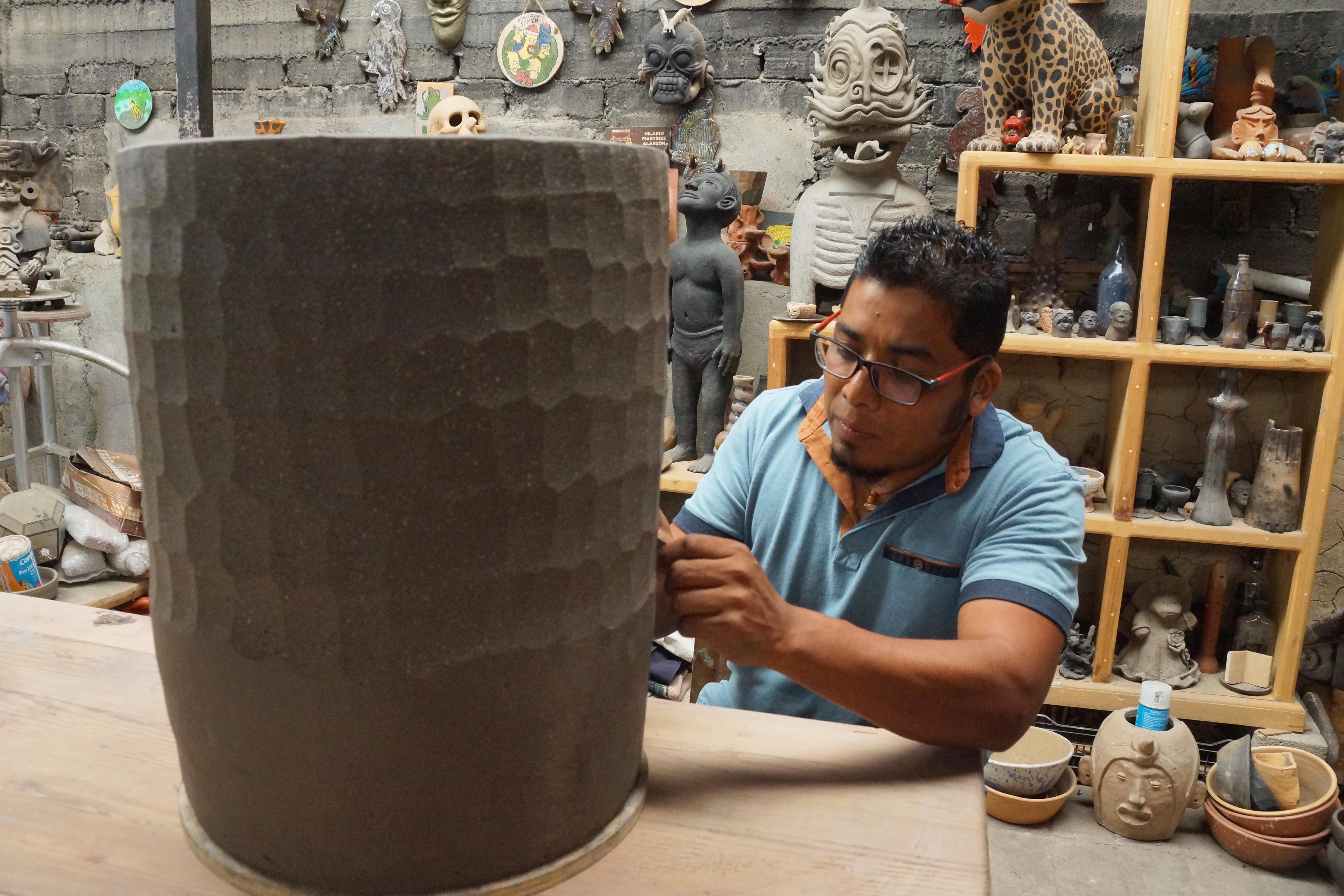 Coatlicue, un taller que revive arte prehispánico a través del barro de Atzompa