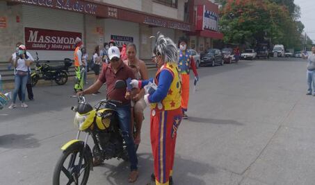 "Que no te cargue el payaso", emprenden campaña en Juchitán para respetar medidas contra Covid-19