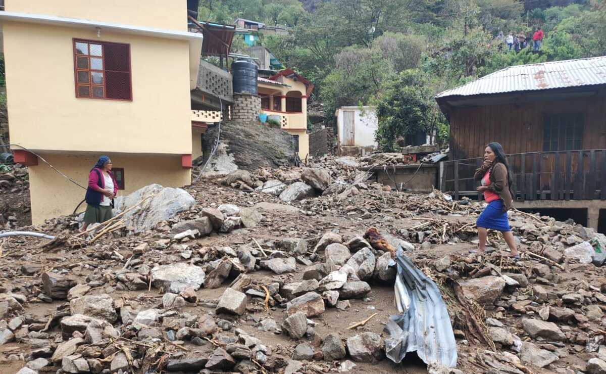Restablece CFE 35% de energía eléctrica en Oaxaca y Veracruz, tras el paso de Agatha