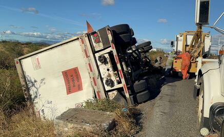 Suman 6 tráileres volcados en el Istmo de Oaxaca por fuertes vientos de hasta 120 kilómetros por hora