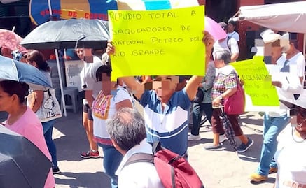 Pobladores de la Cañada de Cuicatlán protestan contra el saqueo de material pétreo del río Grande, Oaxaca