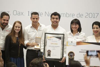 Reconocen a jóvenes oaxaqueños por acciones a favor de la sociedad