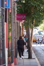 En Oaxaca, 80 negocios forman red de  "espacios seguros", contra violencia a las mujeres en las calles