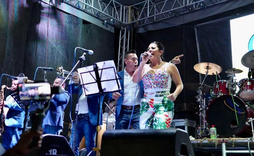 La canción que fue elegida para amenizar el momento fue “Escándalo” de La Sonora Dinamita, la cual se ha convertido en un referente de las miles de fiestas mexicanas. Foto: Facebook Saymi Pineda Velasco
