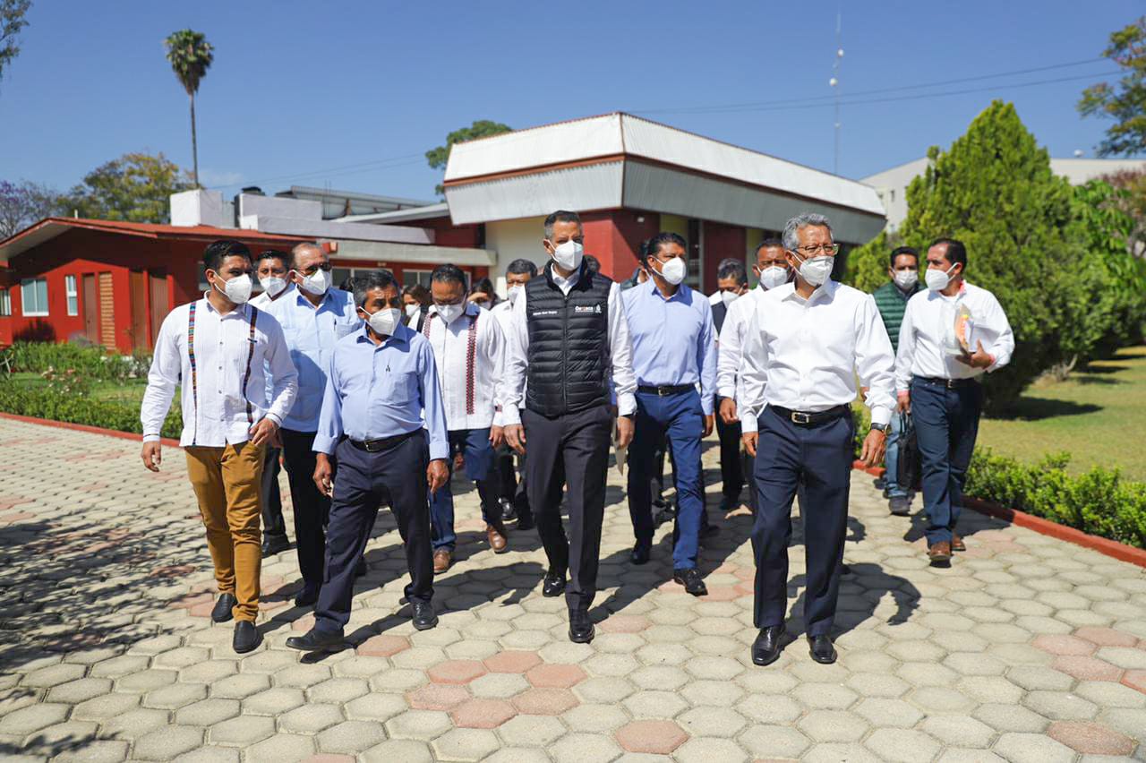Coloca Murat primera piedra de la Escuela Judicial en Oaxaca, con estructura contra sismos