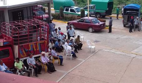 Instalan ejidatarios de Guichicovi bloqueo contra obras del Tren Transístmico