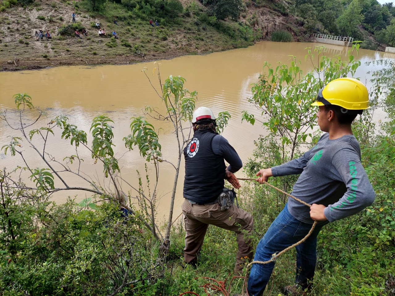 Rescatan los cuerpos de 3 autoridades municipales arrastradas por el río en San Juan Mixtepec, Oaxaca