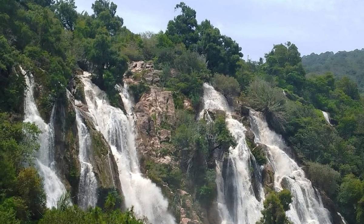 Buscan a turista de CDMX que desapareció tras accidente en la cascada de Yosondúa, Oaxaca