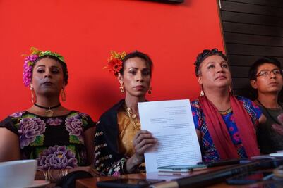 Exigen revocar candidatura a 17 hombres por simular ser transgénero