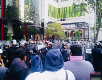Denuncia la CNTE represión de granaderos de la Ciudad de México