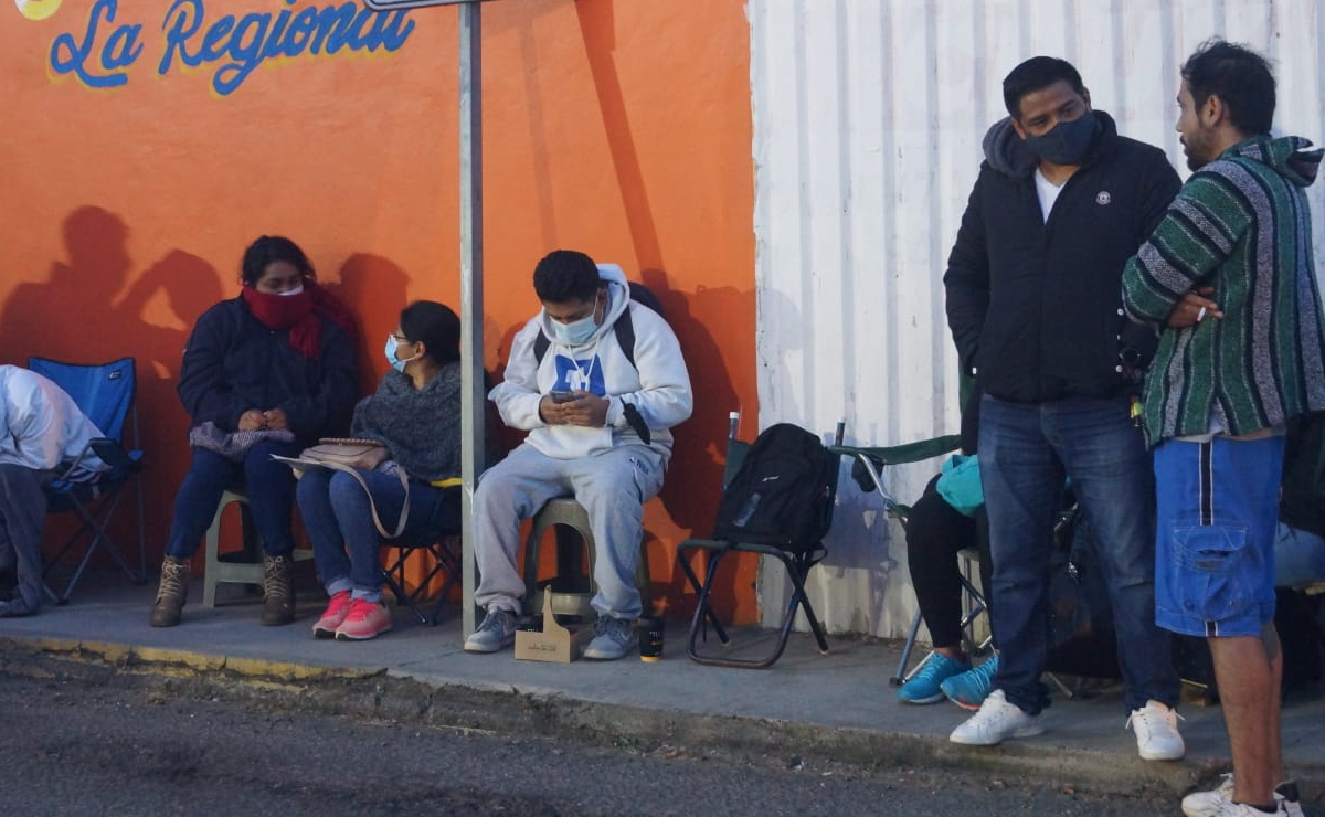 Más de 500 personas en la calle para segunda dosis contra Covid-19 en Oaxaca