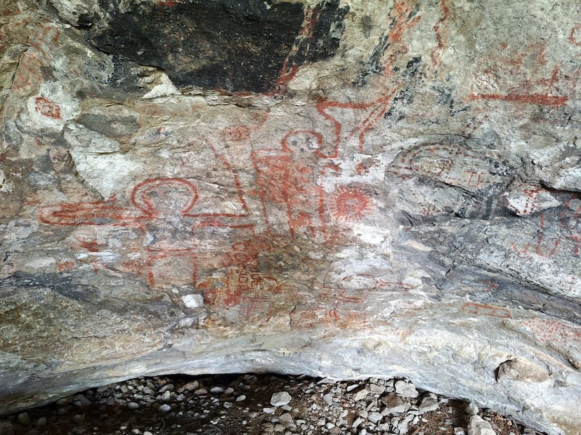 Arte rupestre en las cuevas de Ree Billie, Mitla. Fotos: Isela Hinojoza
