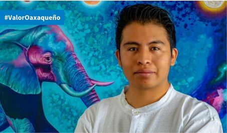 Artista chocholteca hace brotar color en "tierra seca", para preservar la tradición oral de su pueblo