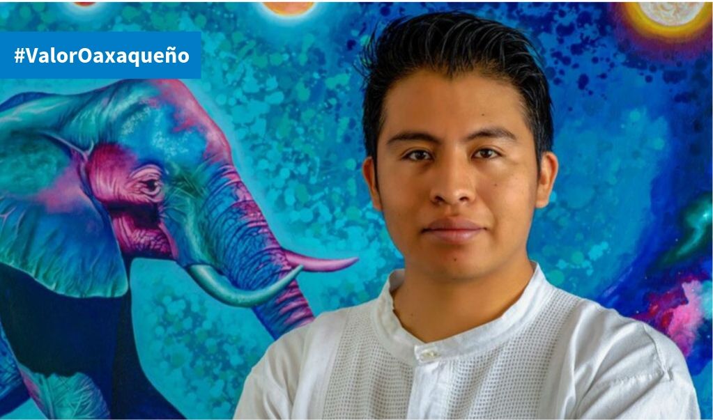 Artista chocholteca hace brotar color en "tierra seca", para preservar la tradición oral de su pueblo