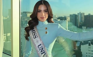 Fátima Bosch se desploma durante desfile en Ecuador