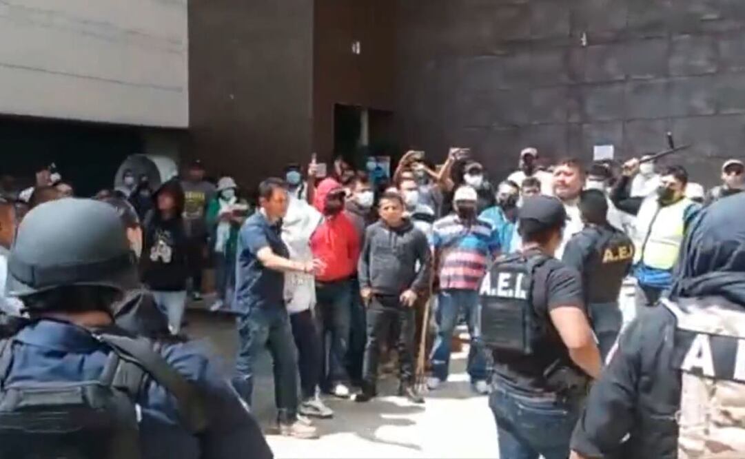 Seguidores del diputado priista Freddy Gil irrumpen en Ciudad Judicial; gobierno de Oaxaca condena violencia. Fotos: