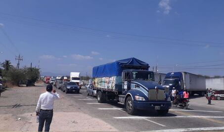 Levantan bloqueo ante promesa de cancelación de proyecto de agua en Zanatepec