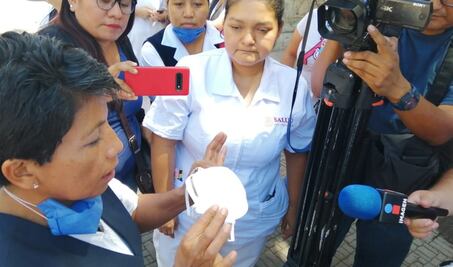 Denuncia personal médico del Hospital Civil entrega de cubrebocas que no sirven contra coronavirus