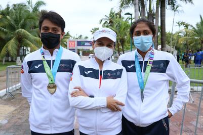 Triatletas de Oaxaca ganan oro y plata en Juegos Nacionales Conade