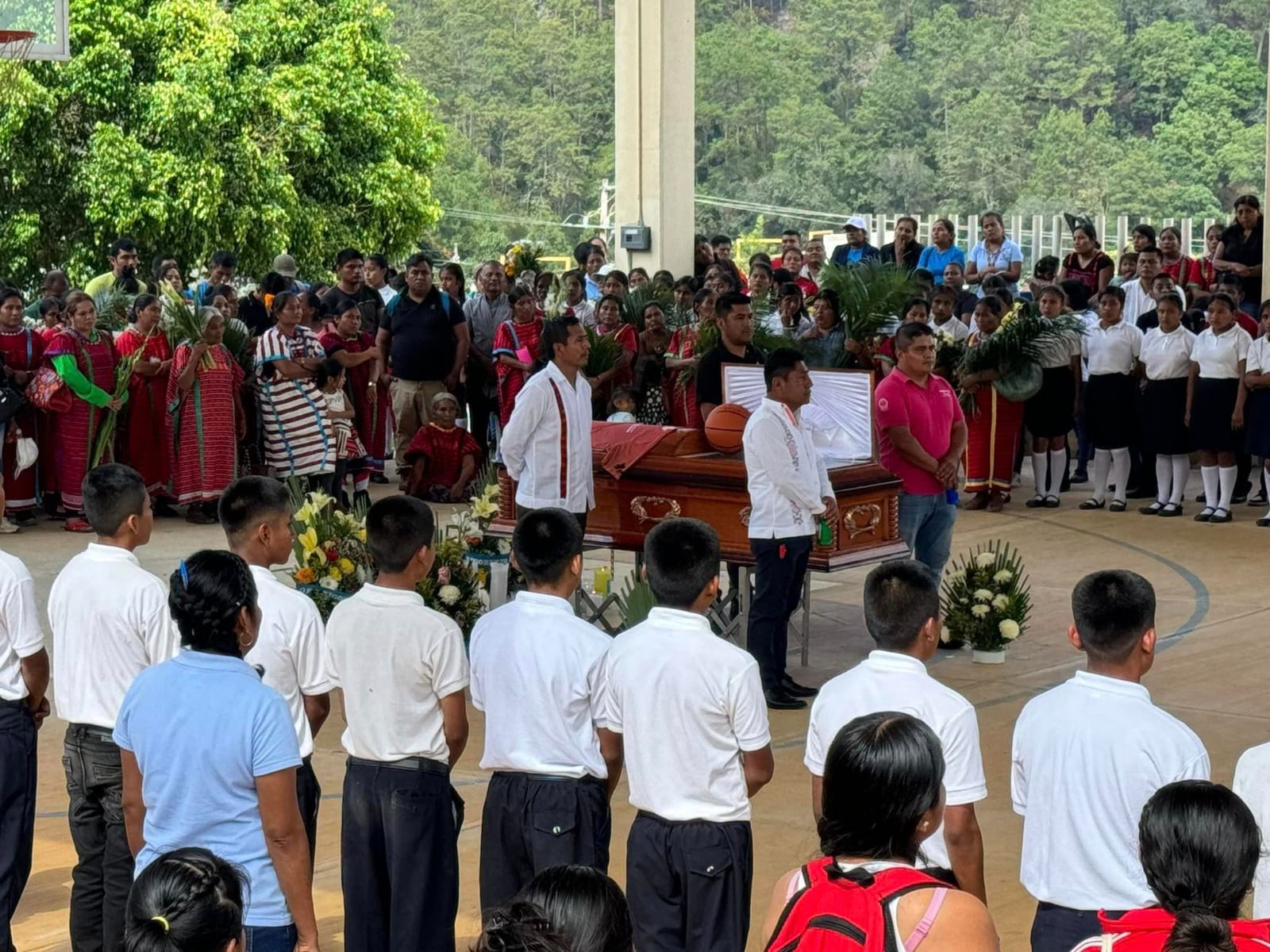 “Que el pueblo se levante y exija justicia”. Despiden a entrenador de niños triquis asesinado en Oaxaca