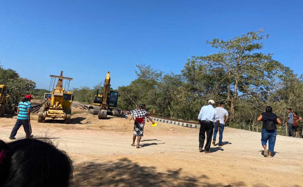 Denuncian intimidación para desalojar a campesinos que frenan obras del Tren Transístmico en Oaxaca. Fotos: Especiales