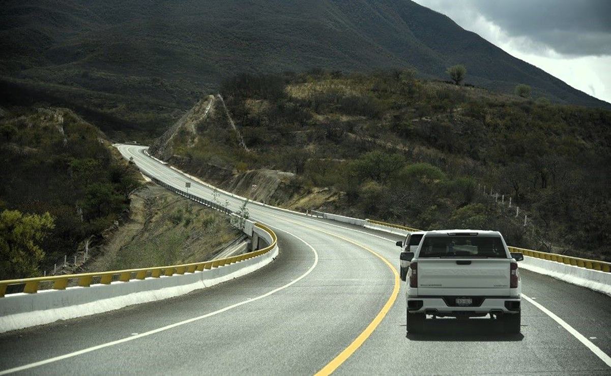 AMLO aún no la inaugura pero ya asesinaron a un hombre en carretera a la Costa de Oaxaca. Foto: Especial