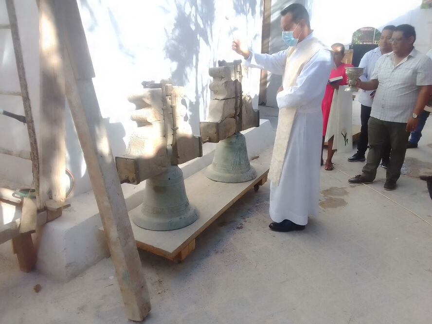 A más de 7 años del terremoto en Oaxaca, colocan campanas en templo de San Vicente Ferrer de Juchitán