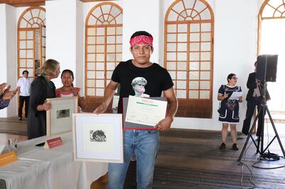 Joven juchiteco gana Premio CASA 2019 por poemario en zapoteco