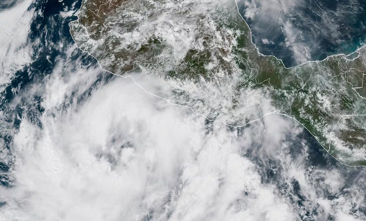 Advierten potencial de desarrollo ciclónico en inmediaciones del Istmo de Tehuantepec