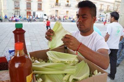 "El Chuy" pone a los esquites conciencia ecológica