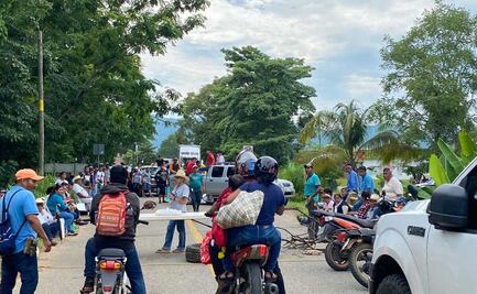 Por disputa de cascada y balneario, pobladores chinantecos bloquean carretera Oaxaca-Tuxtepec