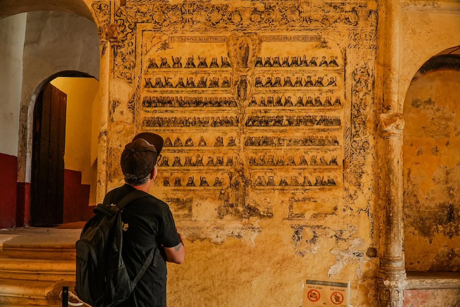 En el Exconvento de Cuilápam es posible apreciar murales de personajes eclesiásticos y de la corona española. Foto: Secretaría de Turismo de Oaxaca.
