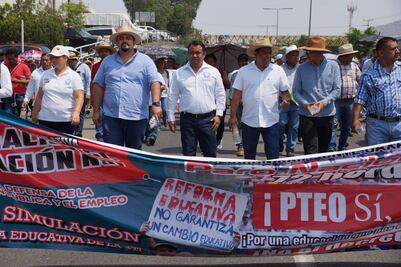 SNTE y AMLO plantean que entrega de plazas premie mérito académico