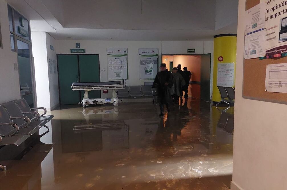 Se inundan 4 áreas del Hospital de la Niñez Oaxaqueña; trasladan a 19 pacientes con cáncer