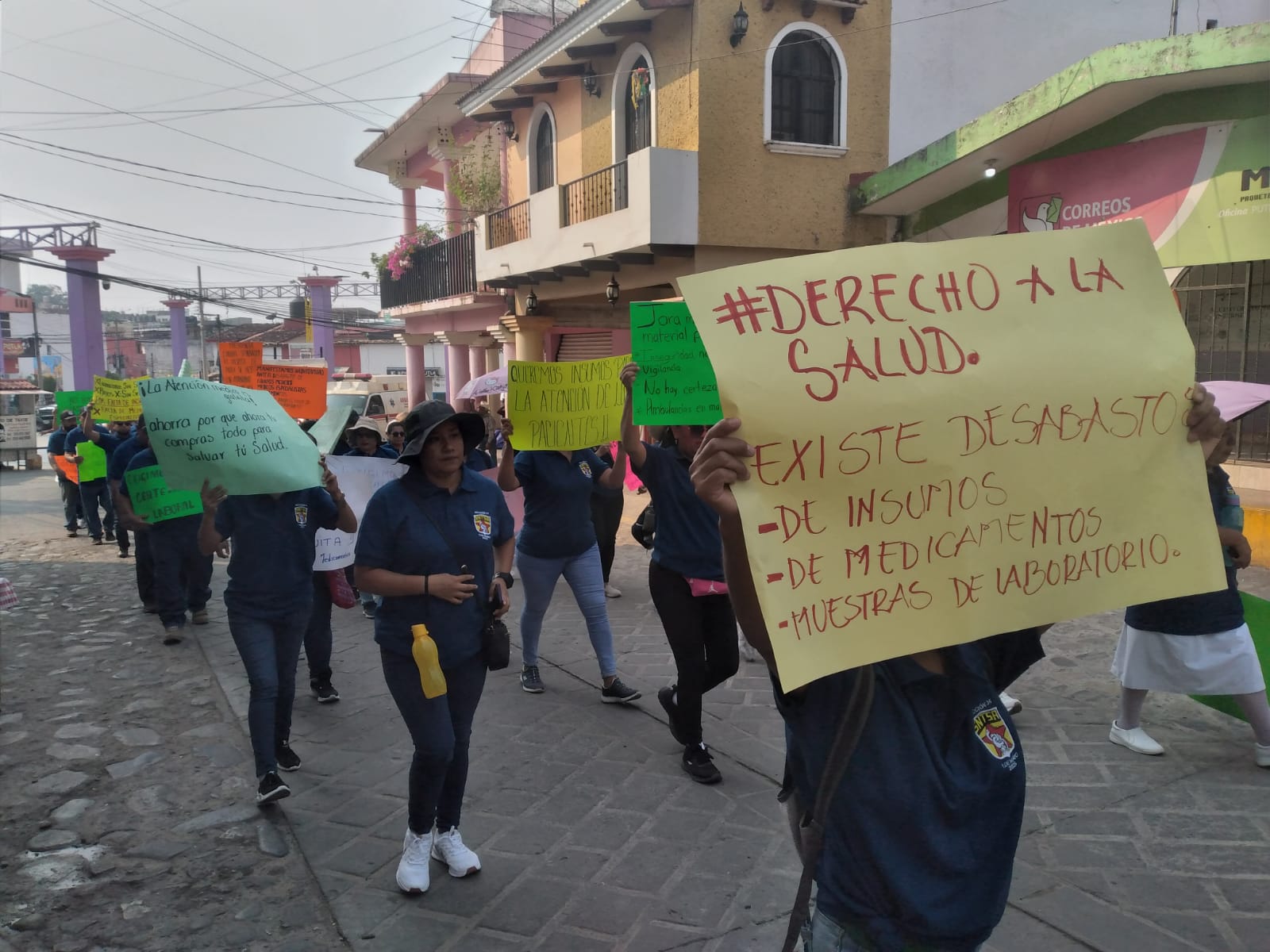 Trabajadores del hospital de Putla denuncian falta de medicamentos y adelantan paro de 48 horas en los próximos días. Foto: Especial