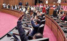 Morena en el Congreso de Oaxaca busca posponer la paridad de género en municipios de sistemas normativos internos