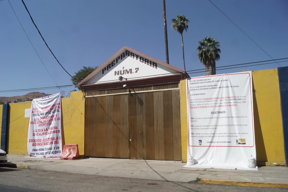 Piden al gobierno de Oaxaca intervenir en conflicto de Prepa 7 de la UABJO; respetamos la autonómica, responde. Foto: Edwin Hernández