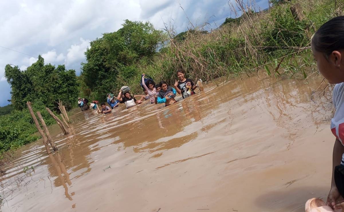 Con bloqueo a carretera Transístmica, pobladores exigen construcción de un puente entre comunidades