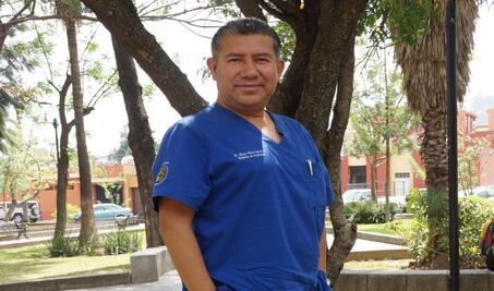 Regla #1: Médicos no deben convertirse en pacientes, afirma especialista en Urgencias ante pandemia