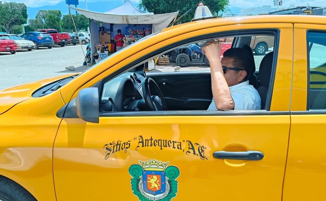Taxistas sufren el desabasto de gasolina en la capital de Oaxaca. Foto: Juan Carlos Zavala