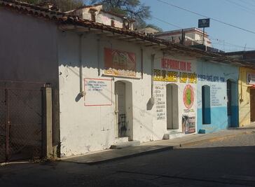 Adulta mayor denuncia intento de despojo de casona histórica en centro de Tehuantepec, Oaxaca