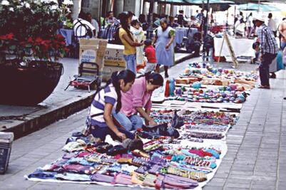 Autoriza Ayuntamiento de Oaxaca instalación de comerciantes en el andador turístico