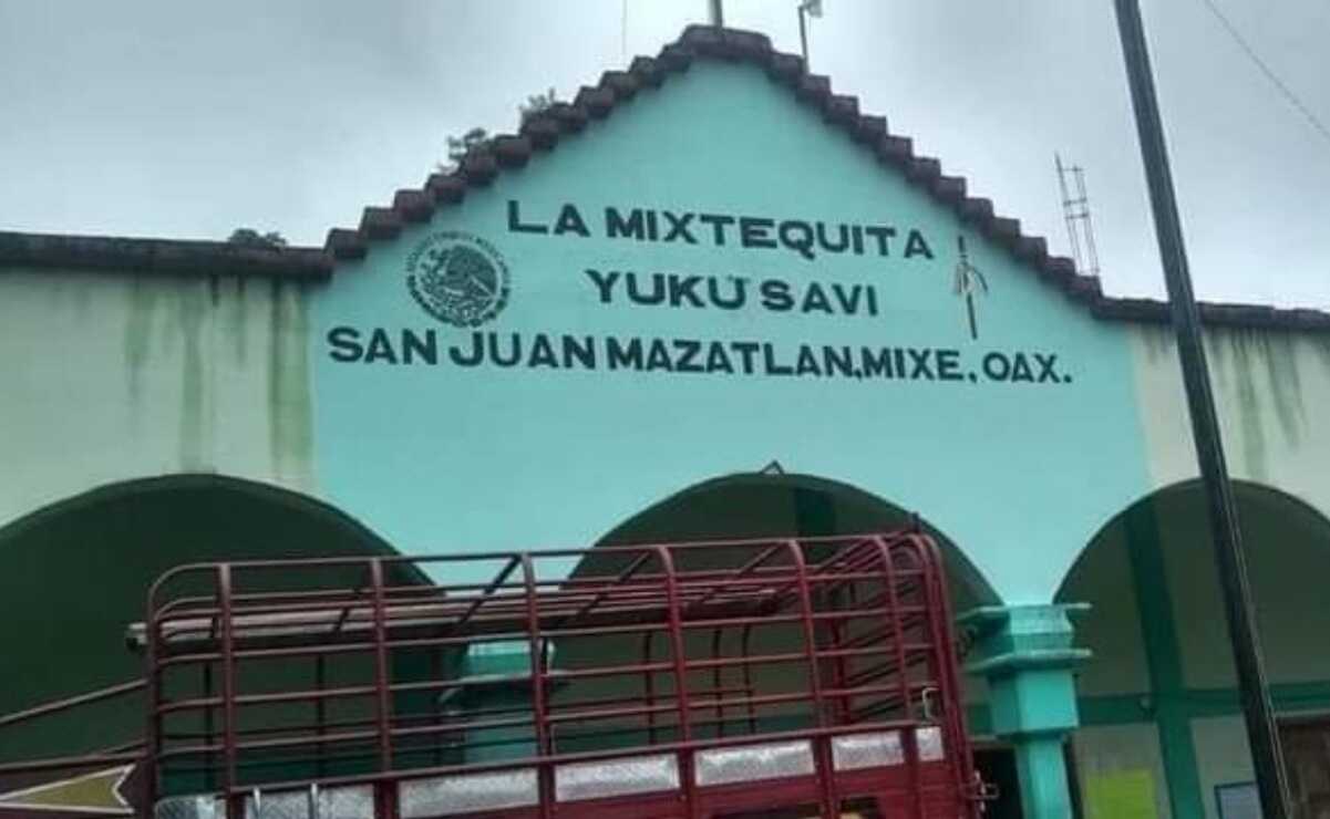 Pese a los acuerdos, hasta la mañana de este viernes aún no liberaban a personas retenidas y tampoco abrían el paso vehicular entre Palomares y Tuxtepec. Foto: Especial