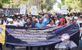 Exigen nuevas elecciones en la UABJO; con marcha, estudiantes y catedráticos acusan fraude
