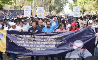 Exigen nuevas elecciones en la UABJO; con marcha, estudiantes y catedráticos acusan fraude