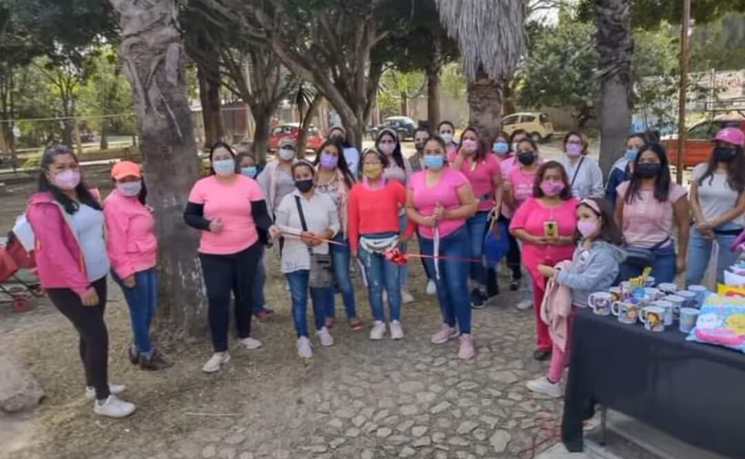 Las mujeres realizaron limpieza del parque para poder trabajar, a fin de mejorar su economía familiar paleada por la pandemia. Foto: Cortesía