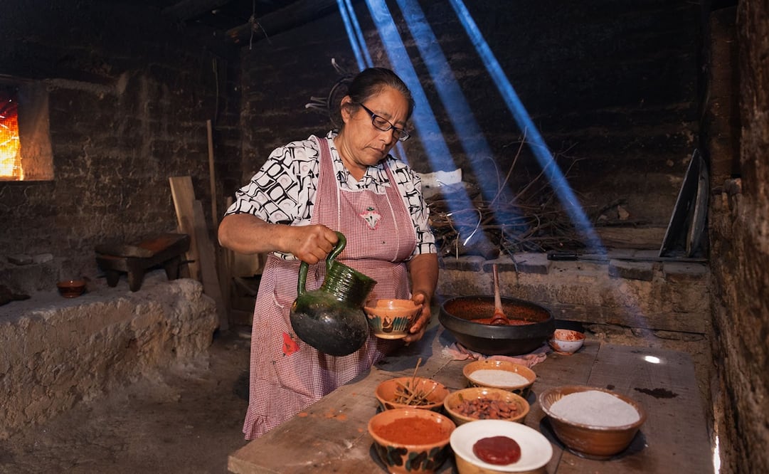 El pinole es una mezcla ancestral de maiz tostado con sabores regionales. Conoce sus variantes en Mexico y su elaboracion artesanal en Oaxaca. Foto: Bebidas de Oaxaca México.
