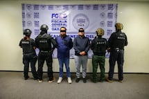 Por presunto fraude superior a los 15 mdp, detienen a ex gerente y gerente de agencia de autos en Oaxaca